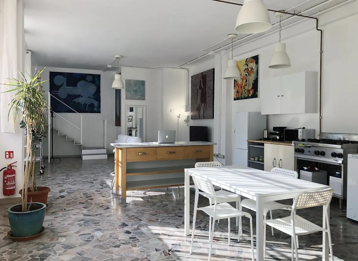 Lägenhet Artistic And Spacious Loft - 3 Min From The Metro Milano
